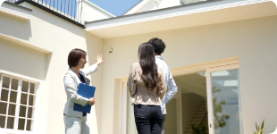 説明するスタッフ